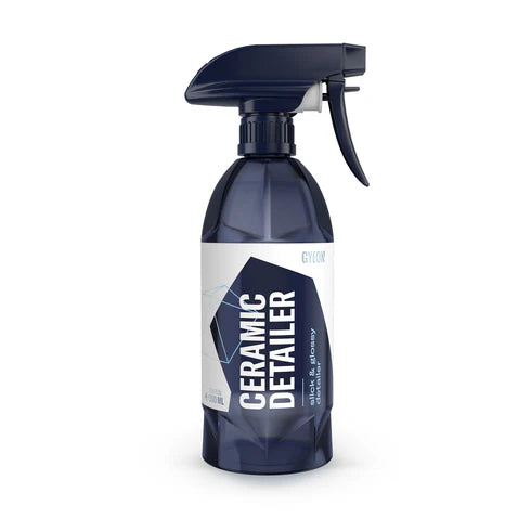 500mL bottle of GYEON Q²M Ceramic Detailer, a quick detailer that enhances gloss, slickness, and hydrophobic effect.