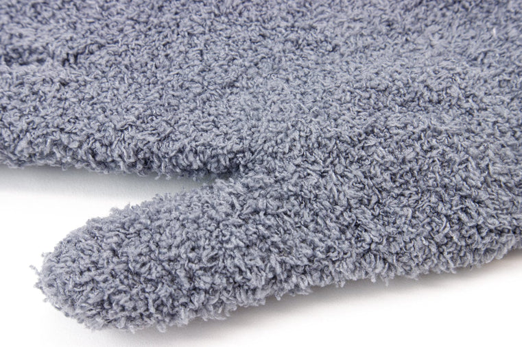 Autofiber Knit Mitt Microfiber Detailing Glove for precise detailing and cleaning of vehicle interiors and exteriors.