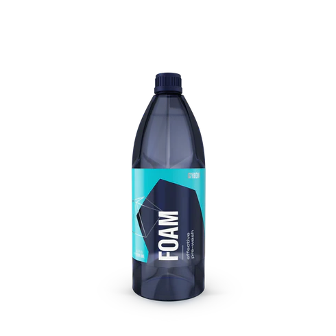 1L bottle of GYEON Q²M Foam, a prewash that lifts dirt with thick foam to reduce swirl marks before contact washing.