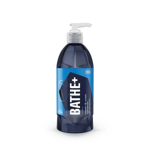 500mL bottle of GYEON Q²M Bathe+, an SiO₂-infused car shampoo for added gloss and hydrophobic protection.