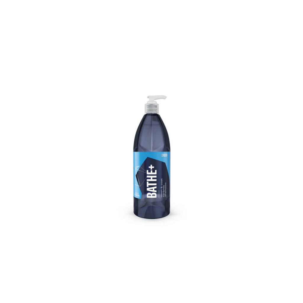 1L bottle of Gyeon Q²M Bathe+ shampoo with SiO₂, designed to clean, boost gloss, and enhance water repellency in one step.