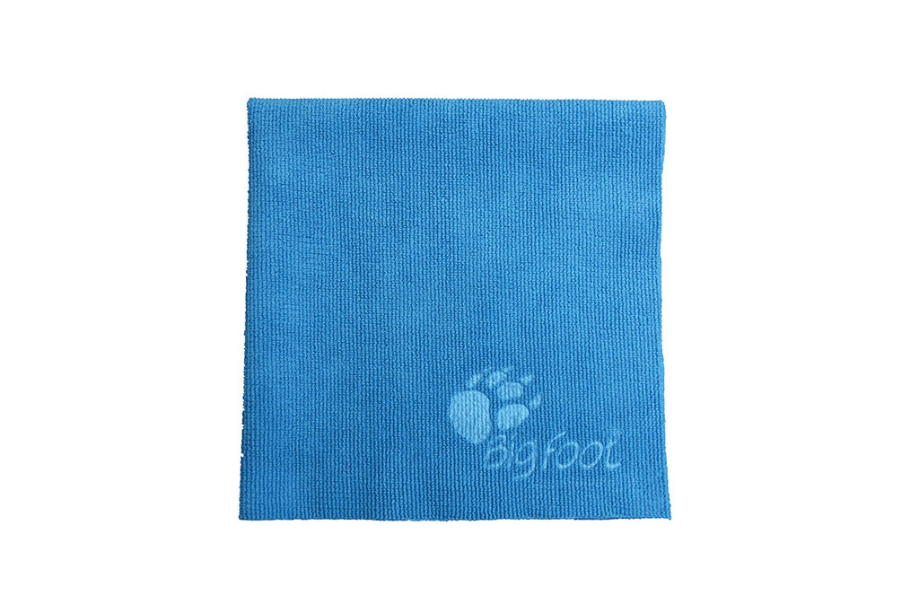 Rupes Premium Microfiber cloth shown in blue with short knap, ideal for removing compound and polish residues.